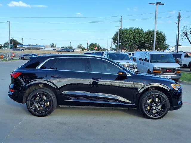 Used 2022 Audi e-tron Premium Plus AWD/4WD image 2