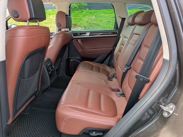 Used 2015 Volkswagen Touareg TDI AWD/4WD image 15