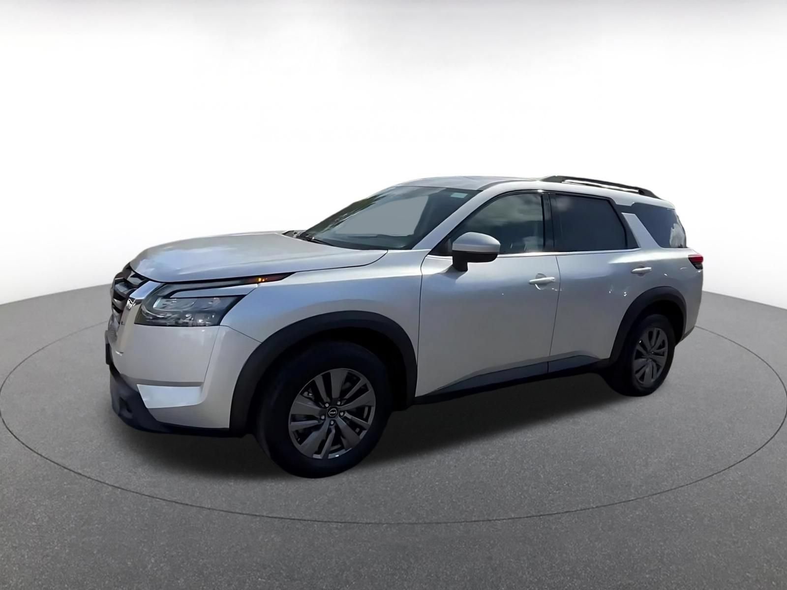 Used 2025 Nissan Pathfinder SV FWD image 8