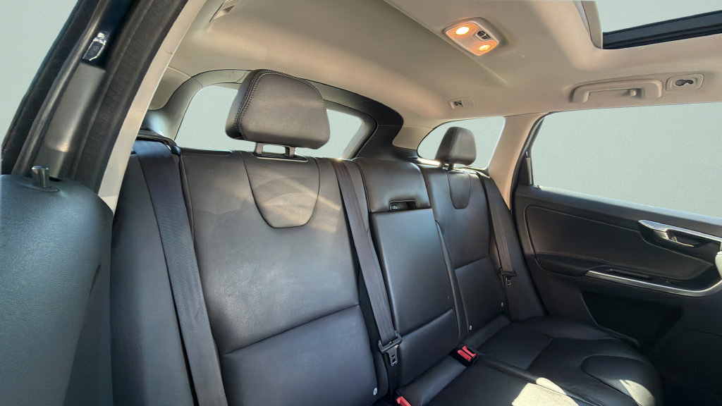 Used 2016 Volvo XC60 T6 AWD/4WD image 30