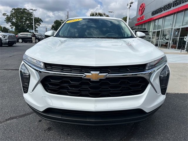 Used 2025 Chevrolet Trax LS w/ LS Convenience Package image 8