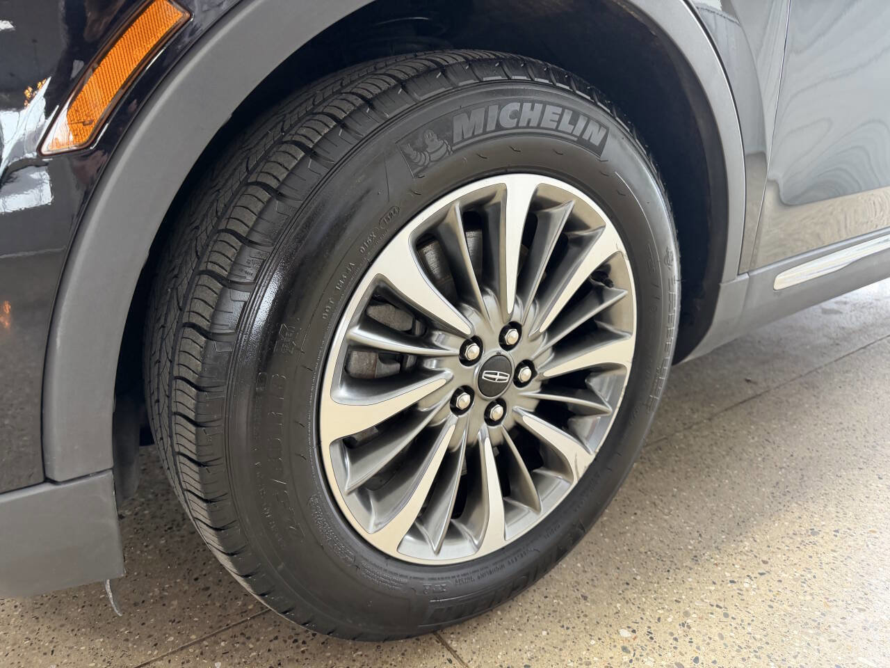 Used 2021 Lincoln Nautilus Reserve image 3