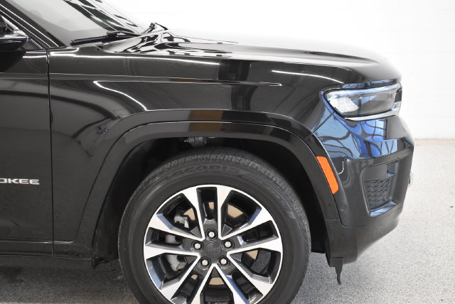 Used 2024 Jeep Grand Cherokee L Overland w/ Trailer Tow Package AWD/4WD image 13