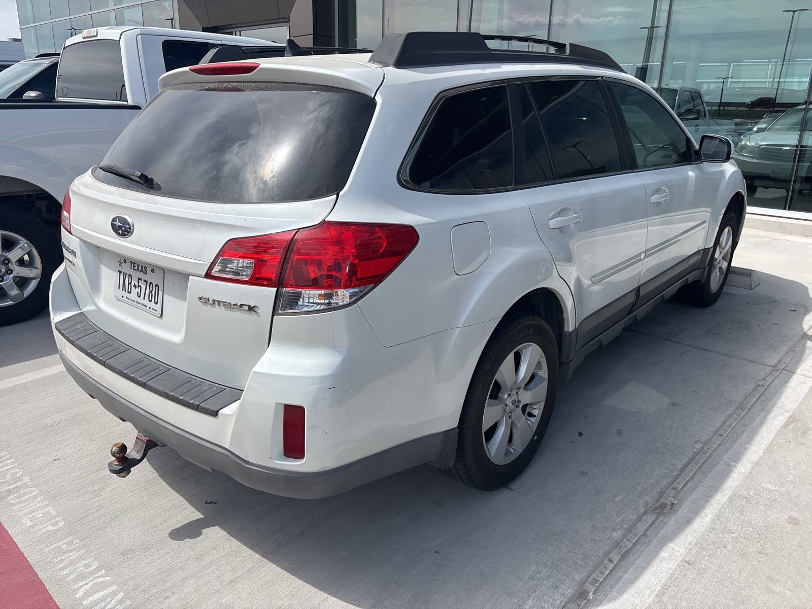 Used 2011 Subaru Outback 2.5i Limited AWD/4WD image 9