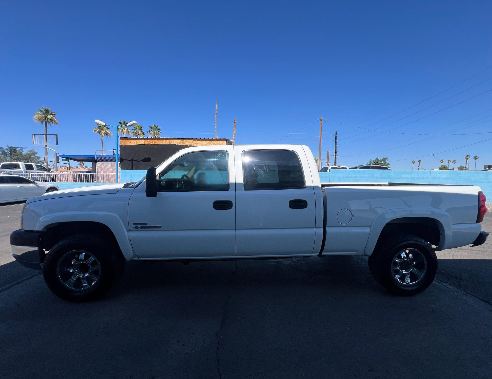 Used 2005 Chevrolet Silverado 2500 LT w/ Heavy-Duty Power Package image 2