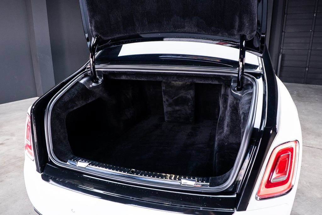 Used 2019 Rolls-Royce Phantom Sedan RWD image 60