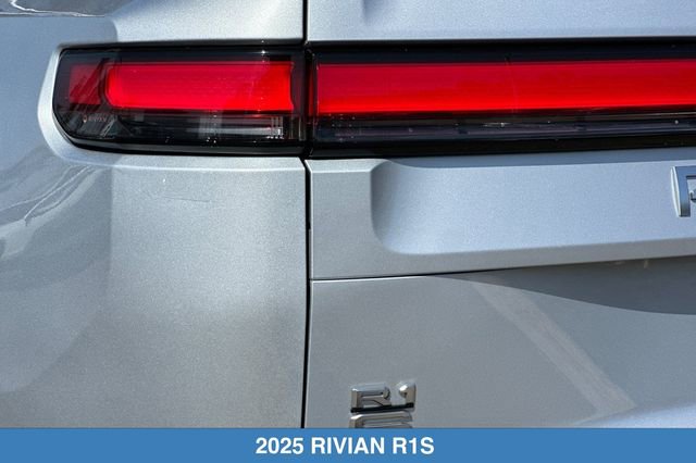 Used 2025 Rivian R1S Adventure AWD/4WD image 30