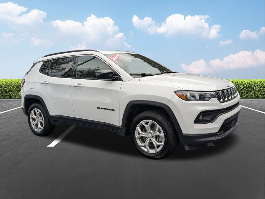 Used 2024 Jeep Compass Latitude AWD/4WD image 2