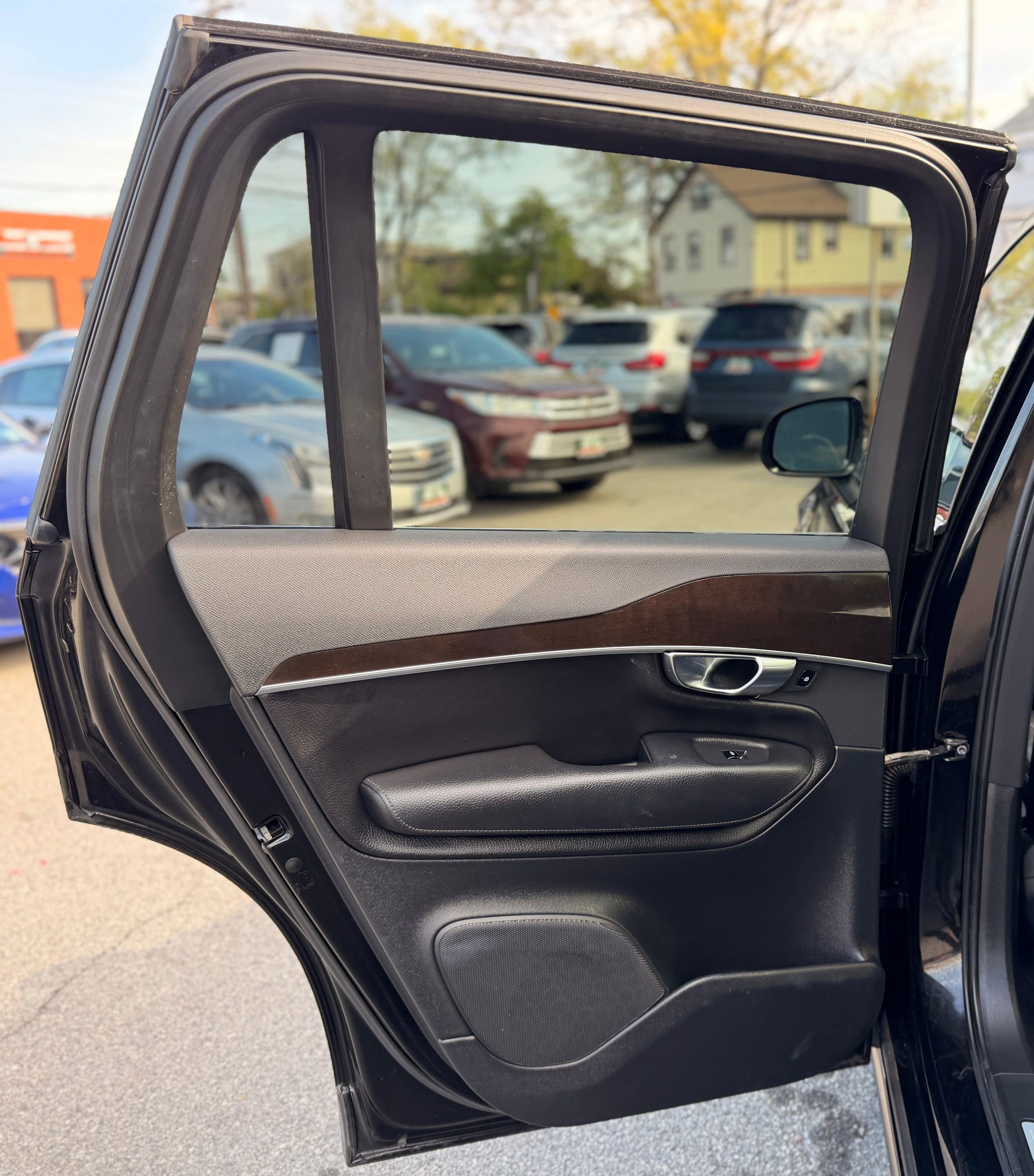 Used 2019 Volvo XC90 T6 Momentum w/ Advanced Package AWD/4WD image 24