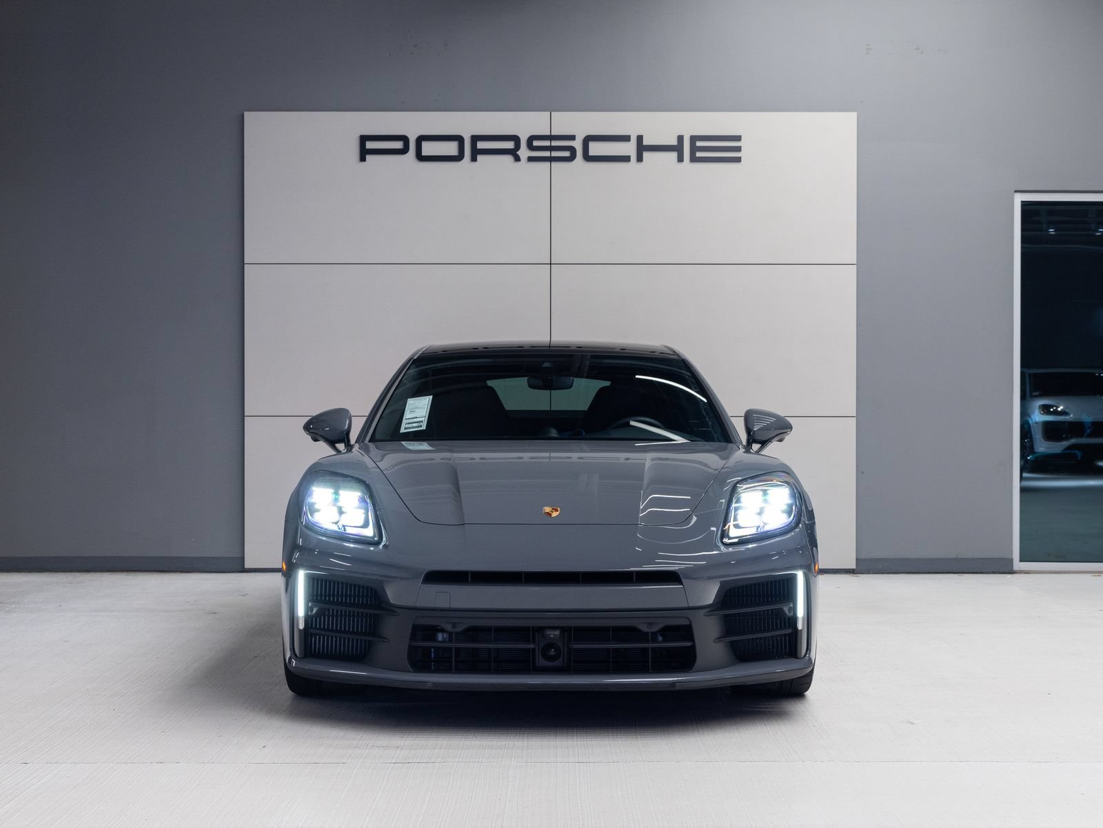 Certified 2025 Porsche Panamera image 10