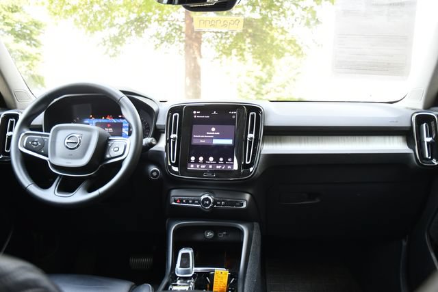 Used 2023 Volvo XC40 B5 Plus w/ Driver Assist Package AWD/4WD image 18