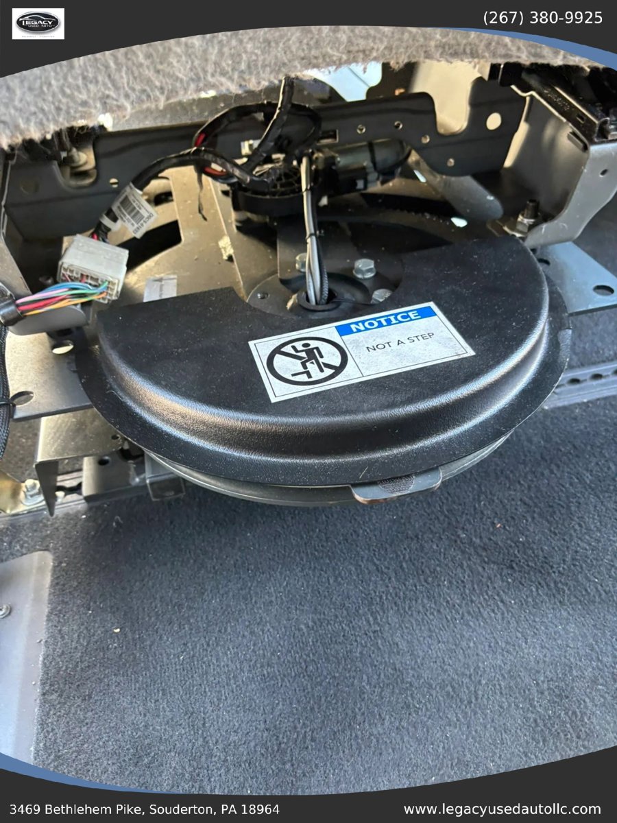 Used 2010 Chrysler Town & Country Touring FWD image 42