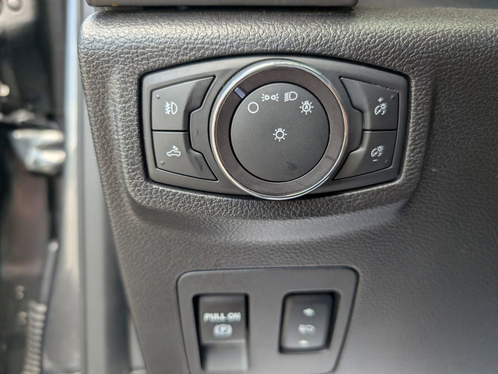 Used 2018 Ford F150 Platinum w/ Equipment Group 701A Luxury AWD/4WD image 30