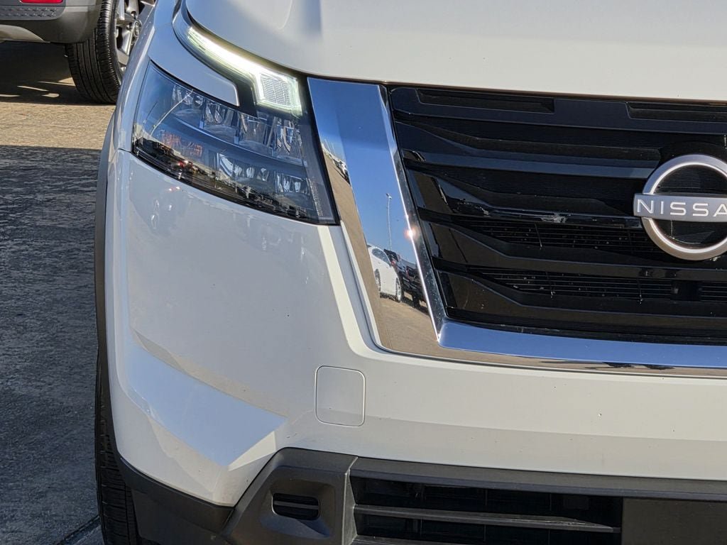 Used 2025 Nissan Pathfinder SV FWD image 5