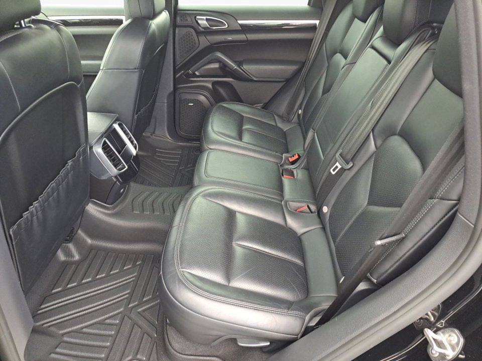 Used 2015 Porsche Cayenne S w/ Premium Package AWD/4WD image 12