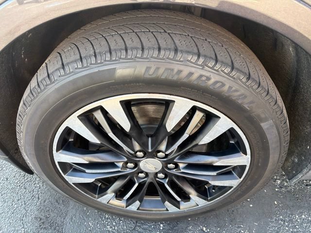 Used 2017 Cadillac XT5 Premium Luxury w/ Driver Assist Package AWD/4WD image 33