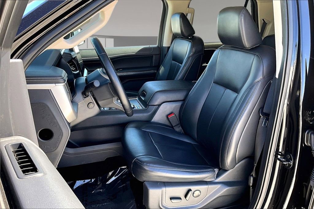 Used 2023 Ford Expedition XLT image 19