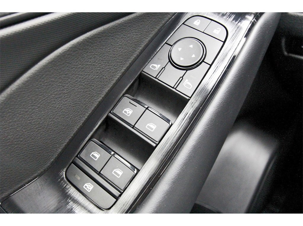 Used 2024 Nissan Rogue S image 19