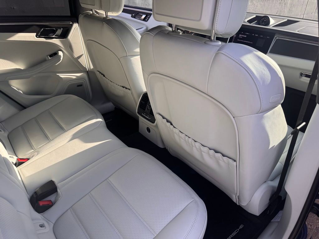 Certified 2026 Porsche Macan GTS image 23