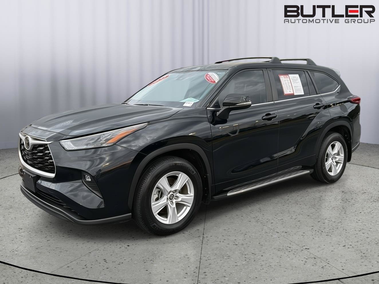 Certified 2024 Toyota Highlander LE AWD/4WD image 2