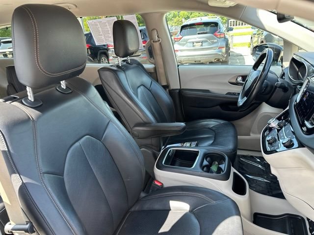 Used 2020 Chrysler Pacifica Touring-L Plus FWD image 16