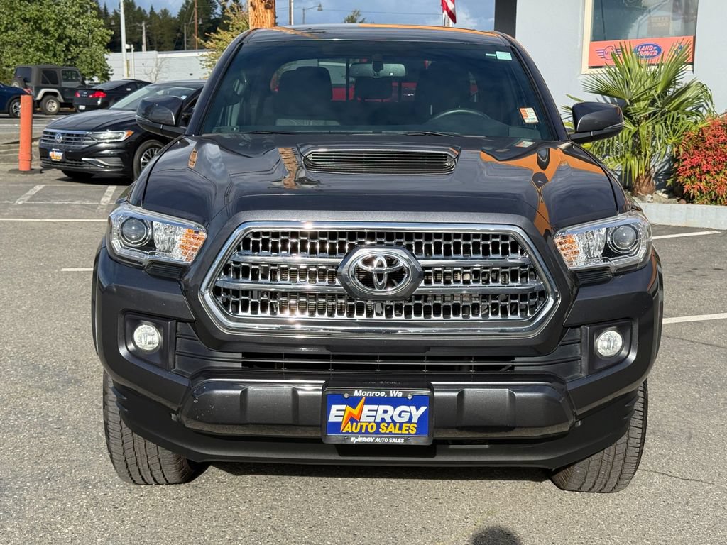 Used 2017 Toyota Tacoma TRD Sport w/ Tow Package AWD/4WD image 2