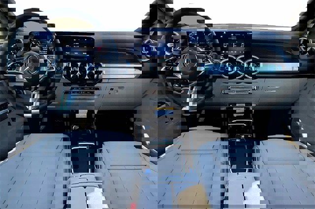 New 2026 Mercedes-Benz GLB 250 4MATIC image 7