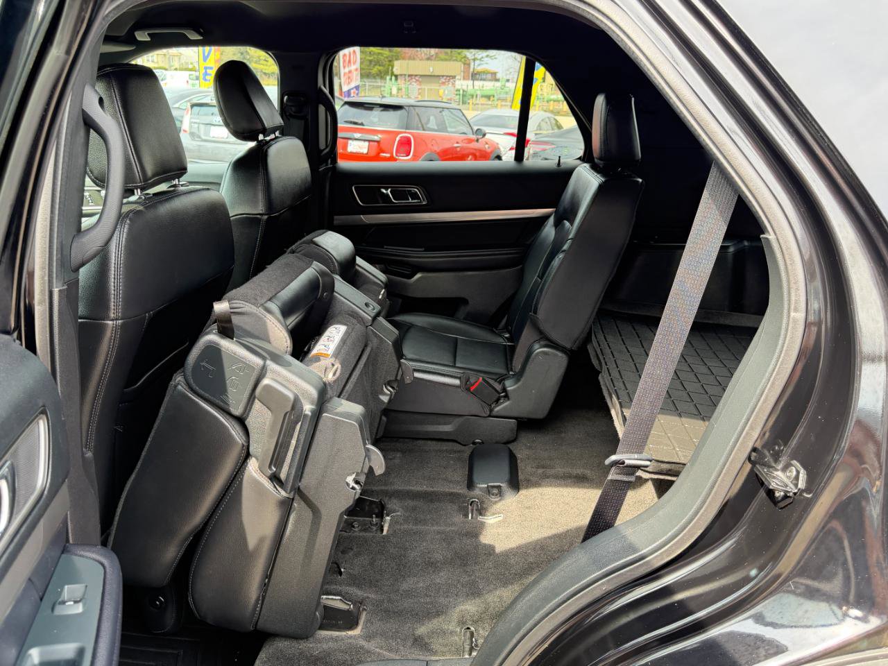 Used 2018 Ford Explorer XLT w/ Equipment Group 202A AWD/4WD image 31