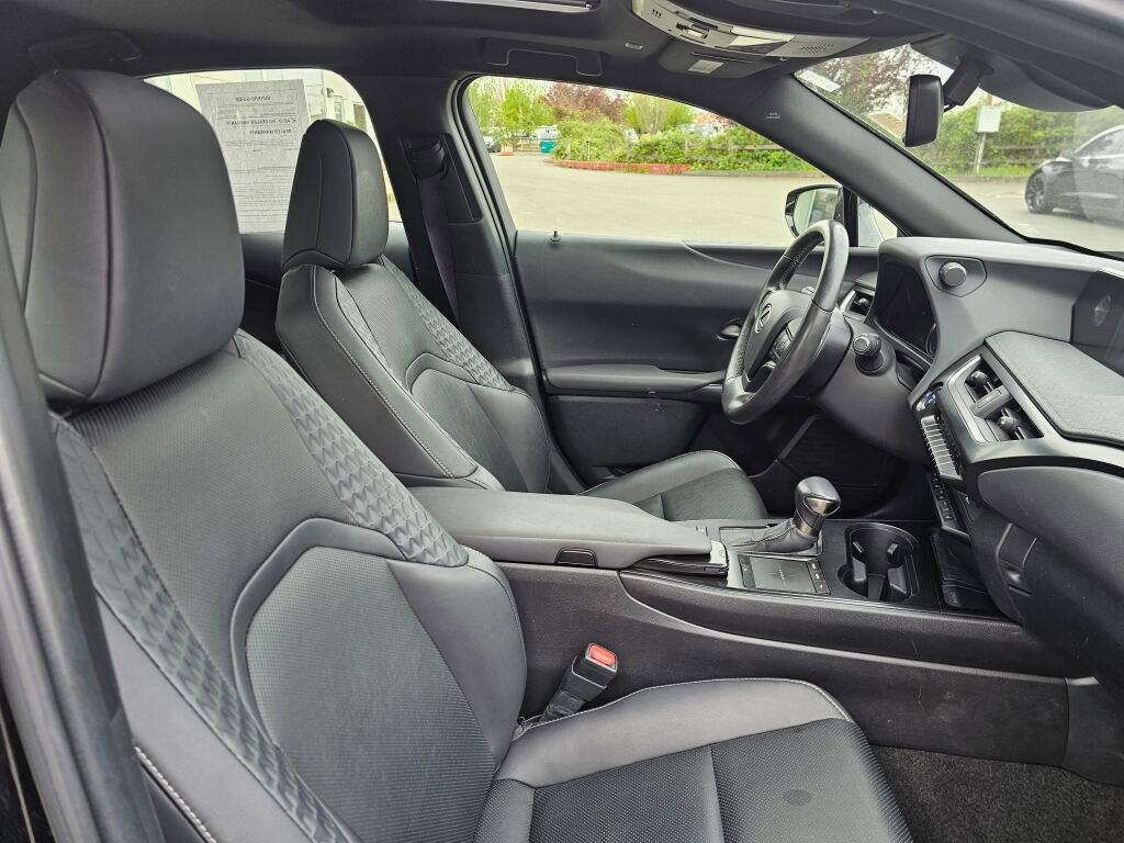 Used 2019 Lexus UX 250h w/ Premium Package image 11