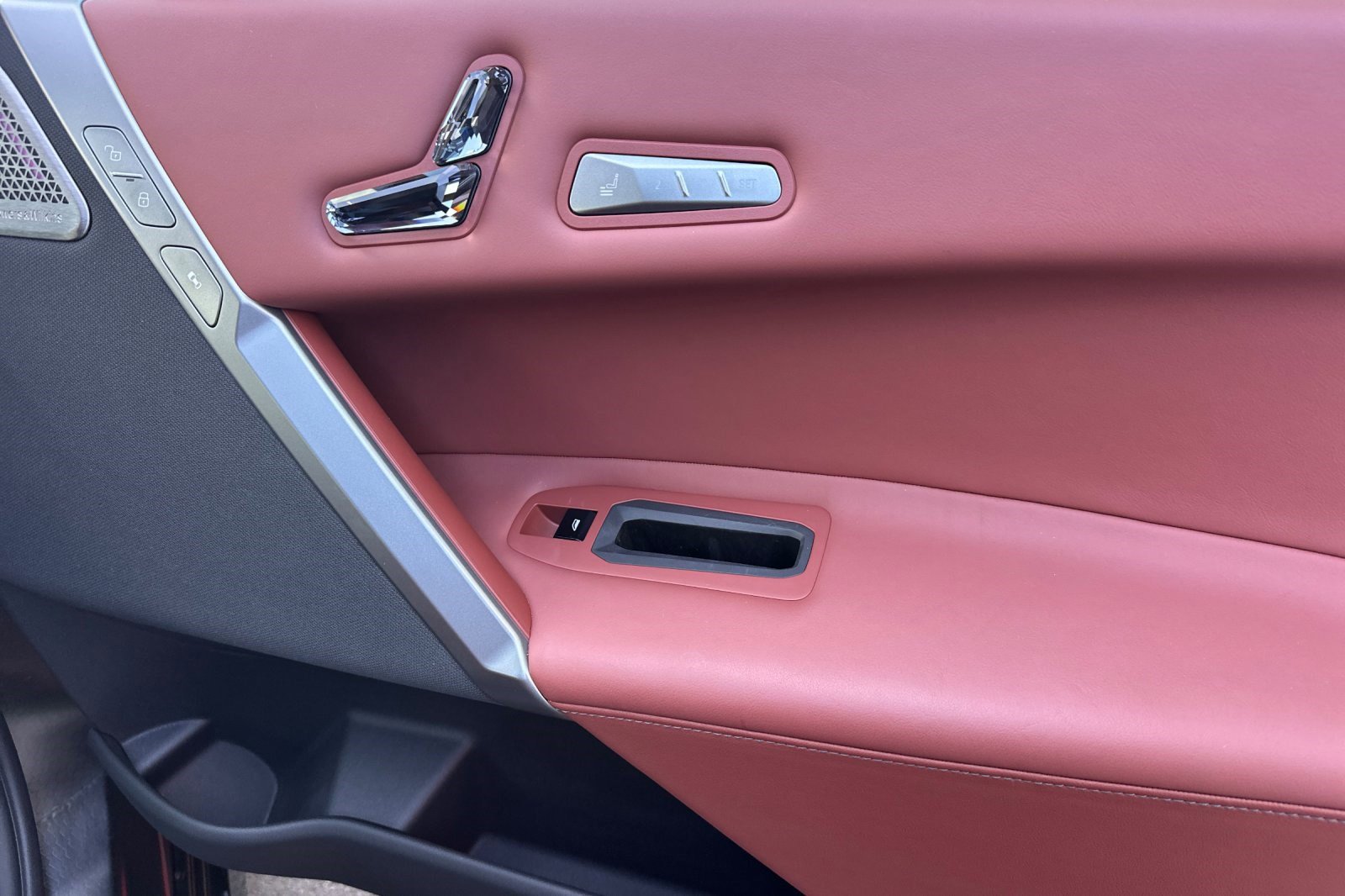 Used 2025 BMW iX M60 image 22