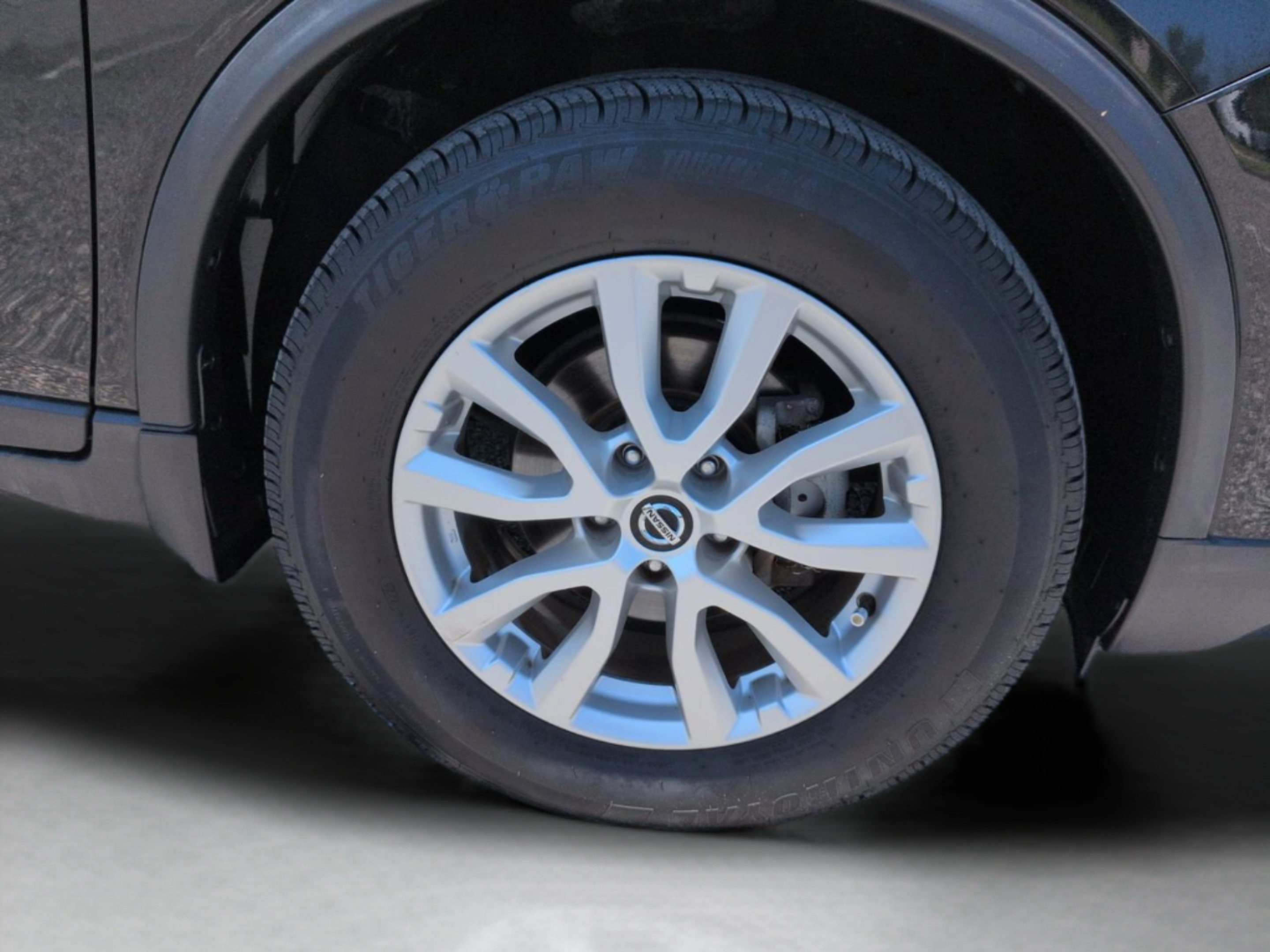 Used 2020 Nissan Rogue SV FWD image 13