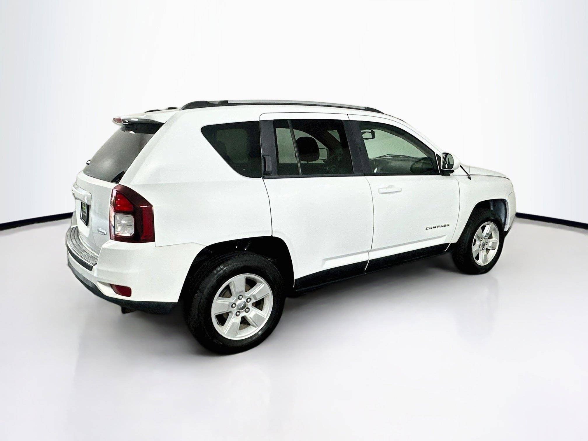 Used 2017 Jeep Compass Latitude FWD image 10