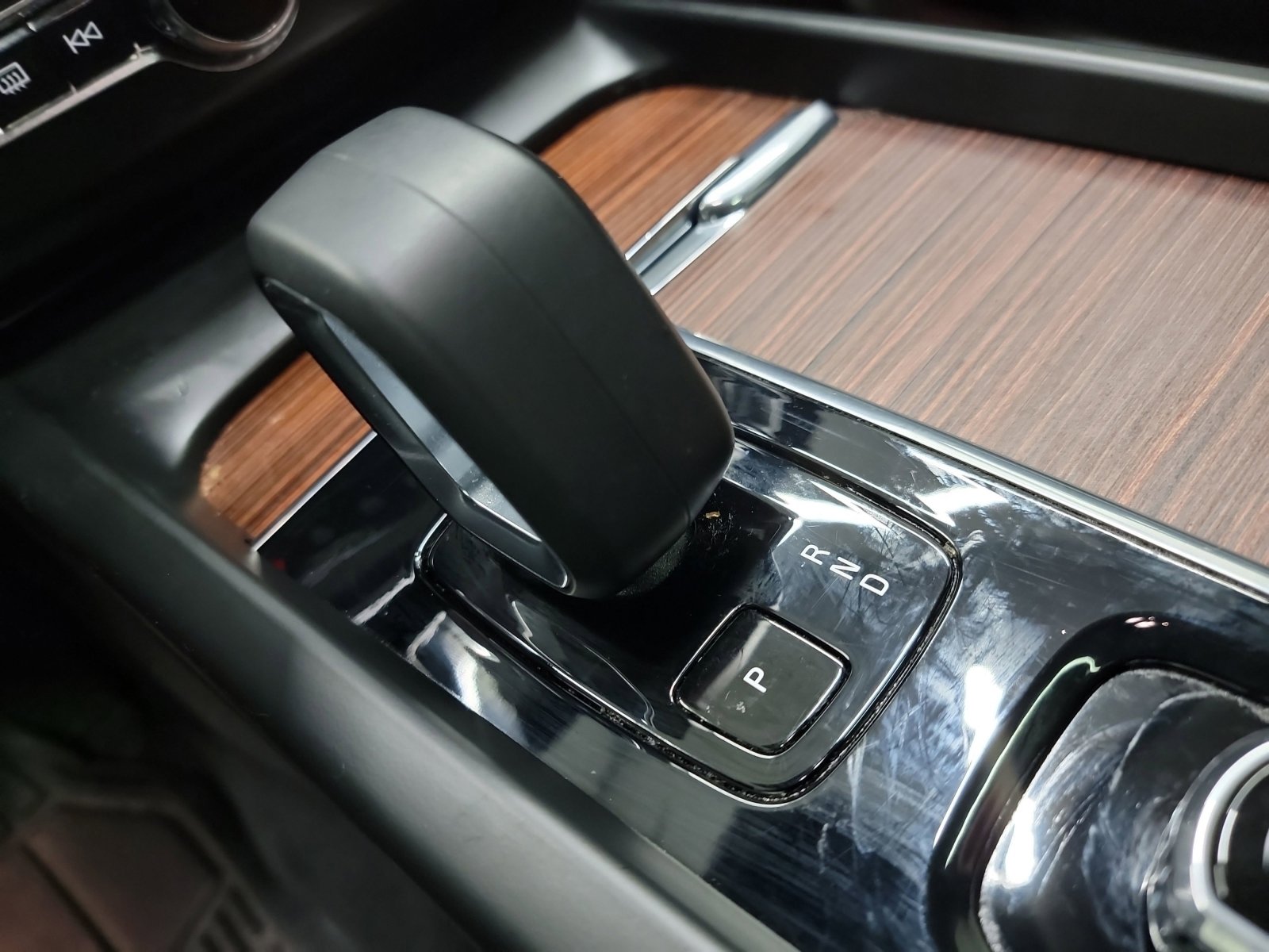 Used 2023 Volvo XC60 B5 Plus image 27