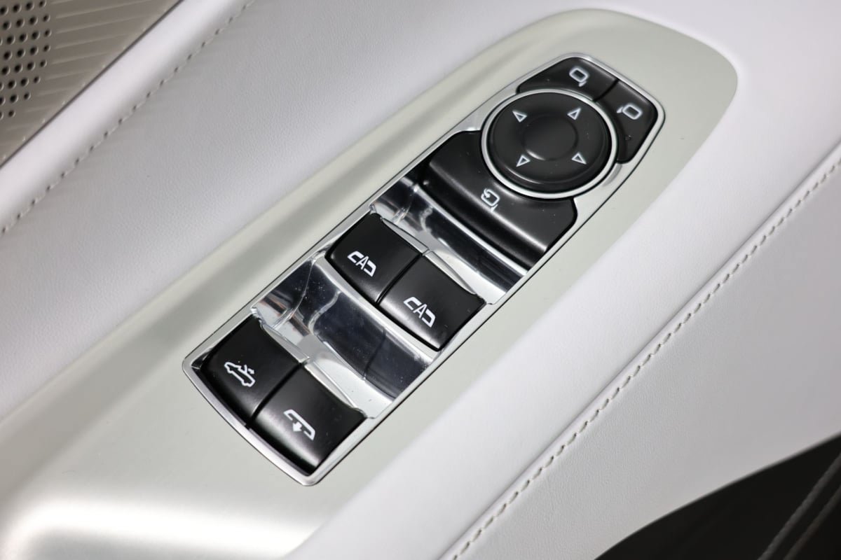 Used 2025 Chevrolet Corvette Stingray Premium Conv w/ Z51 Performance Package RWD image 20