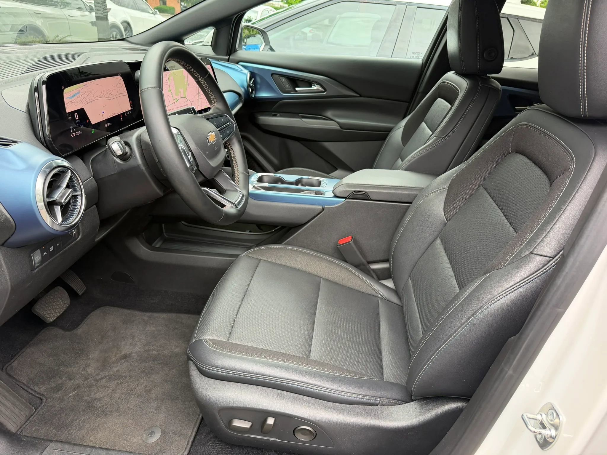 Used 2024 Chevrolet Equinox EV LT FWD image 15