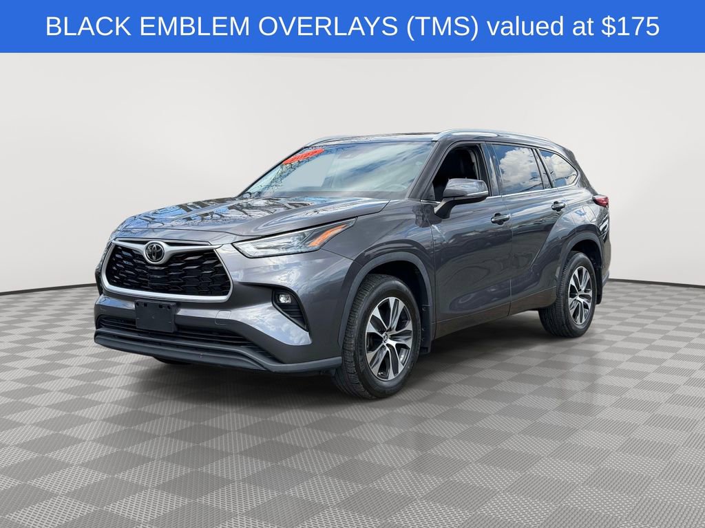 Used 2022 Toyota Highlander XLE AWD/4WD image 3