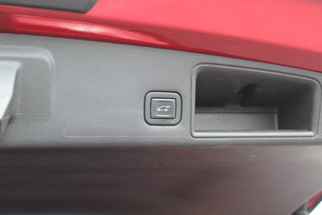 Used 2022 GMC Terrain SLE w/ Driver Convenience Package FWD image 6