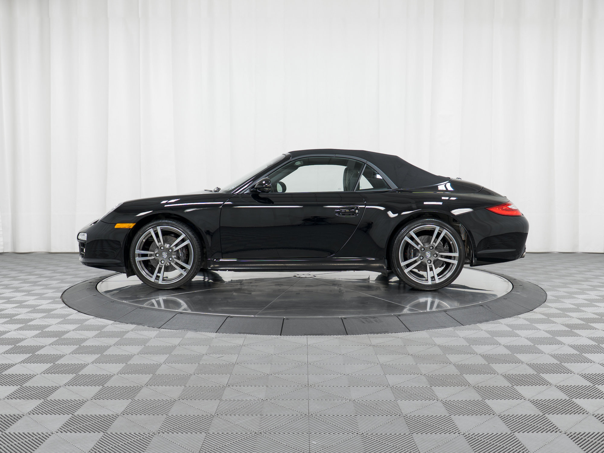 Used 2012 Porsche 911 Carrera Black Edition image 2
