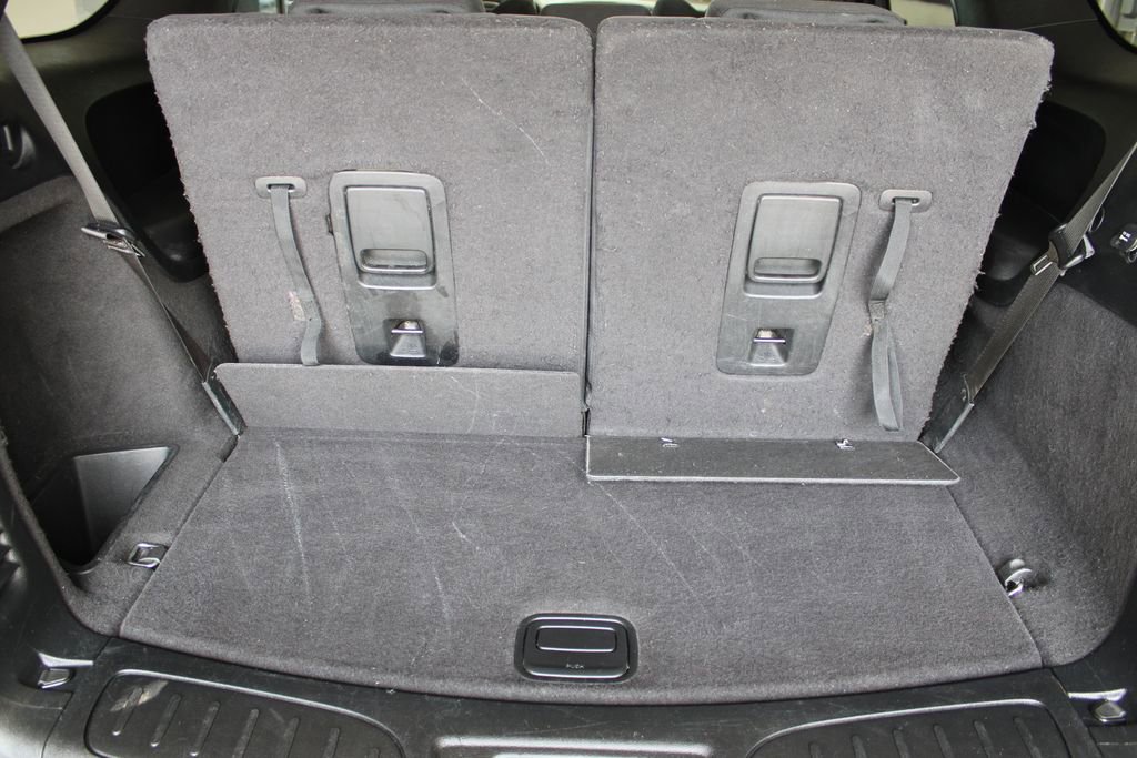 Used 2019 Dodge Durango SXT w/ 3rd Row Seating Group AWD/4WD image 16