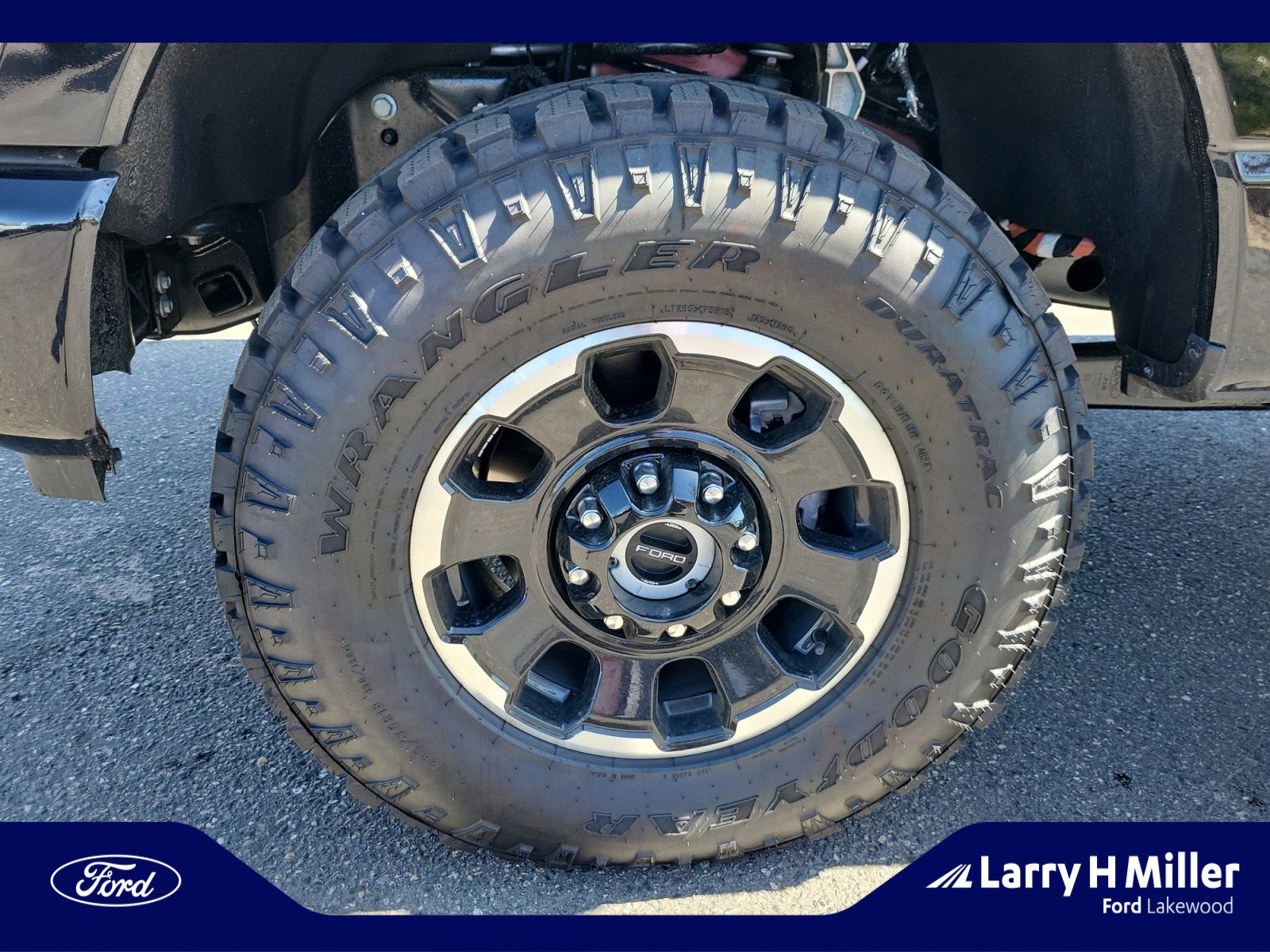 New 2025 Ford F350 Platinum w/ Tremor Off-Road Package image 26