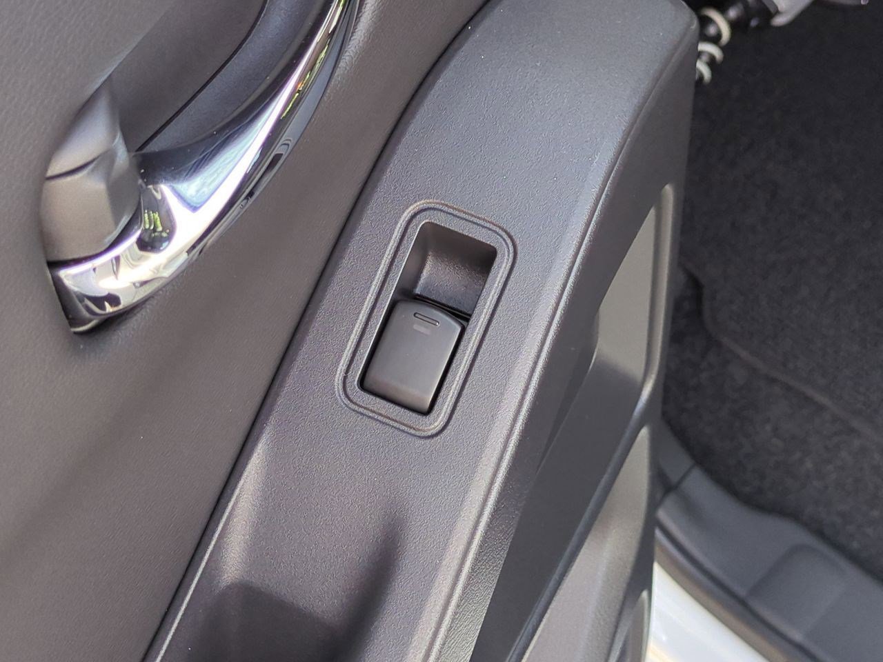 Certified 2025 Nissan Frontier SV RWD image 29