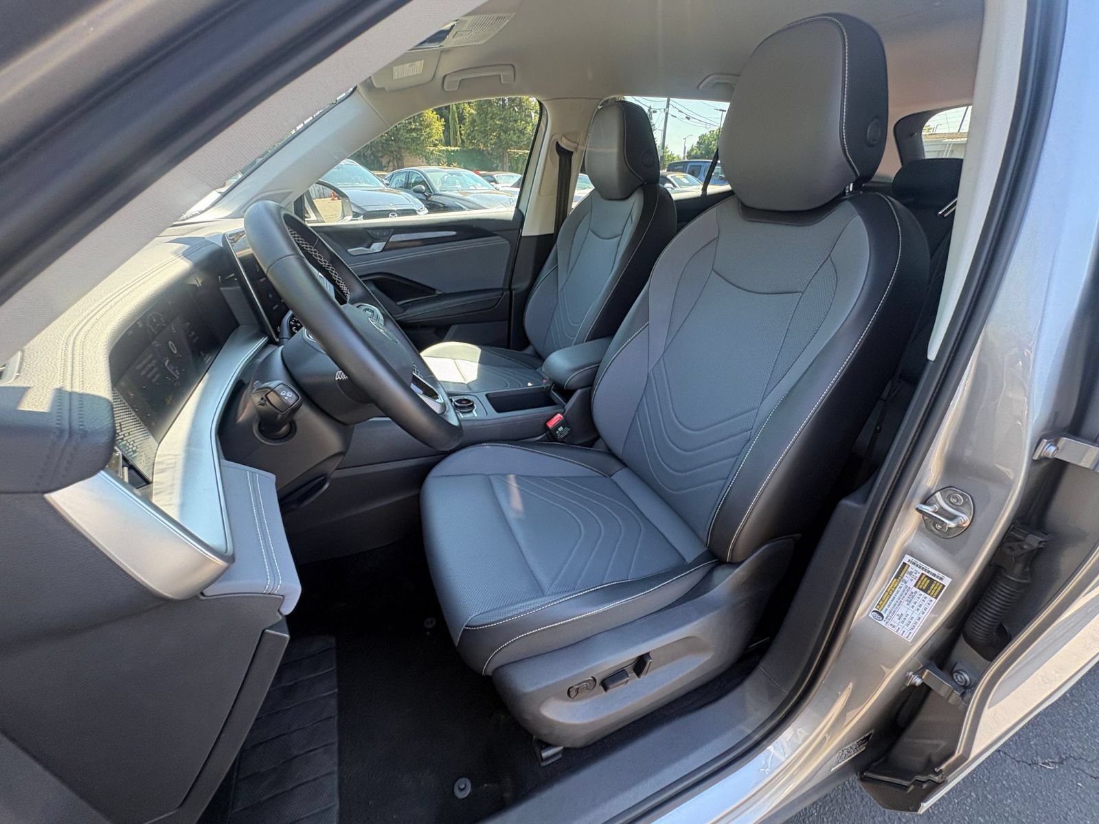 Used 2026 Volkswagen Tiguan SE FWD image 39