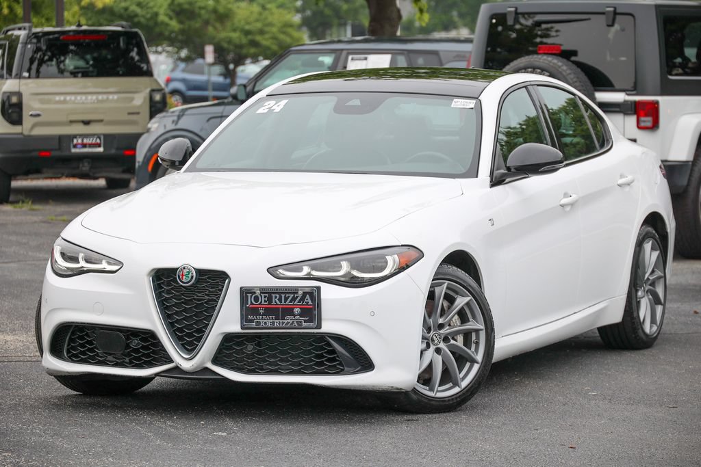 Used 2024 Alfa Romeo Giulia Ti AWD/4WD image 21