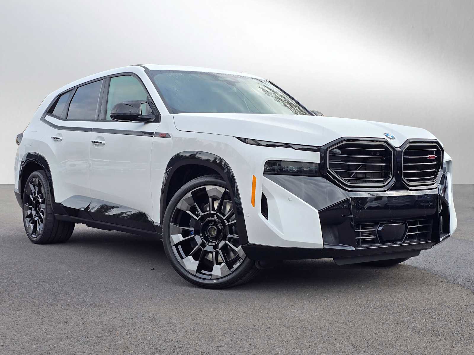 New 2026 BMW XM Label Red image 1