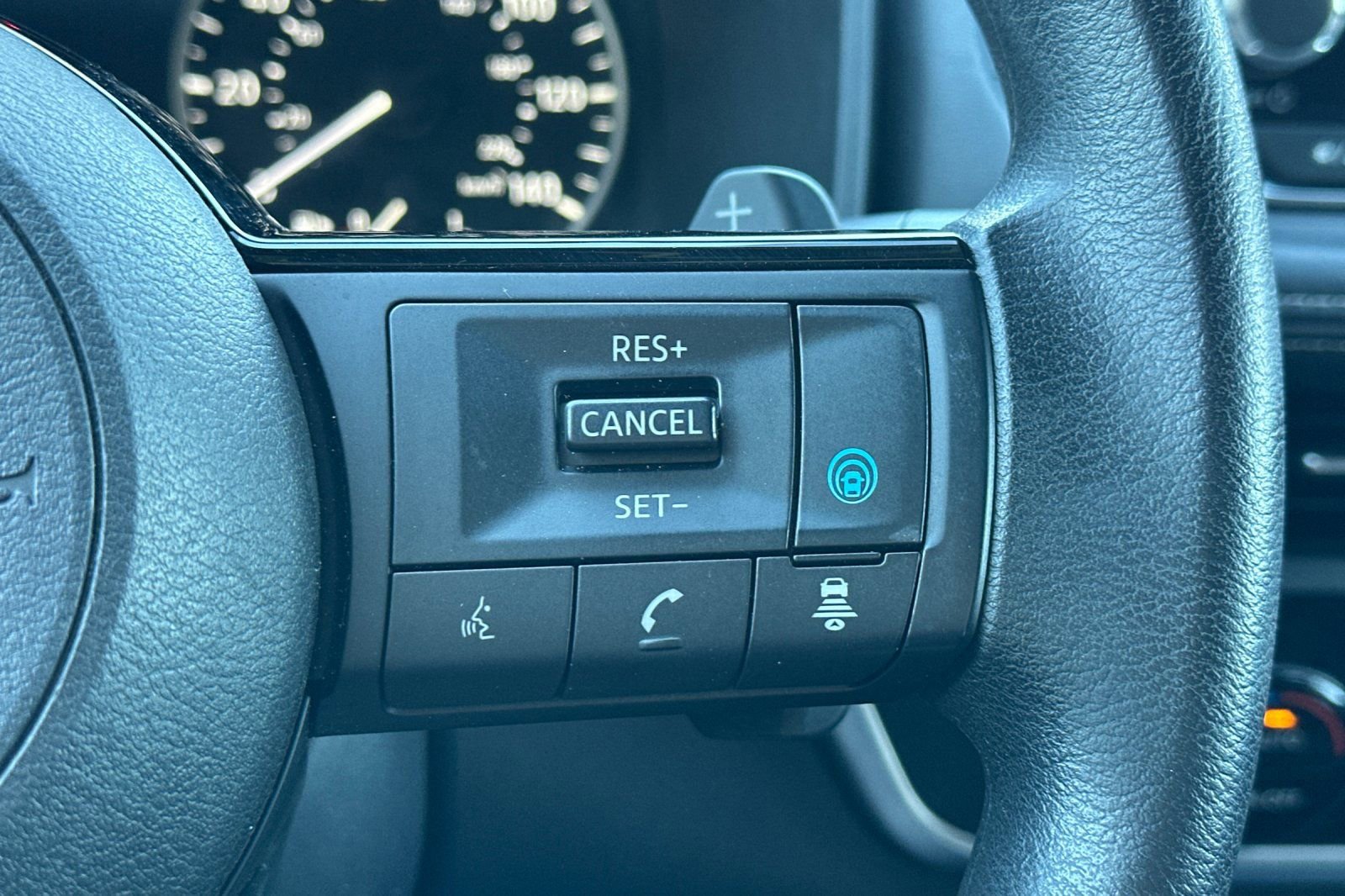 Used 2023 Nissan Rogue SV image 28