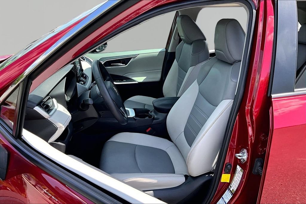 Used 2021 Toyota RAV4 XLE Premium AWD/4WD image 17