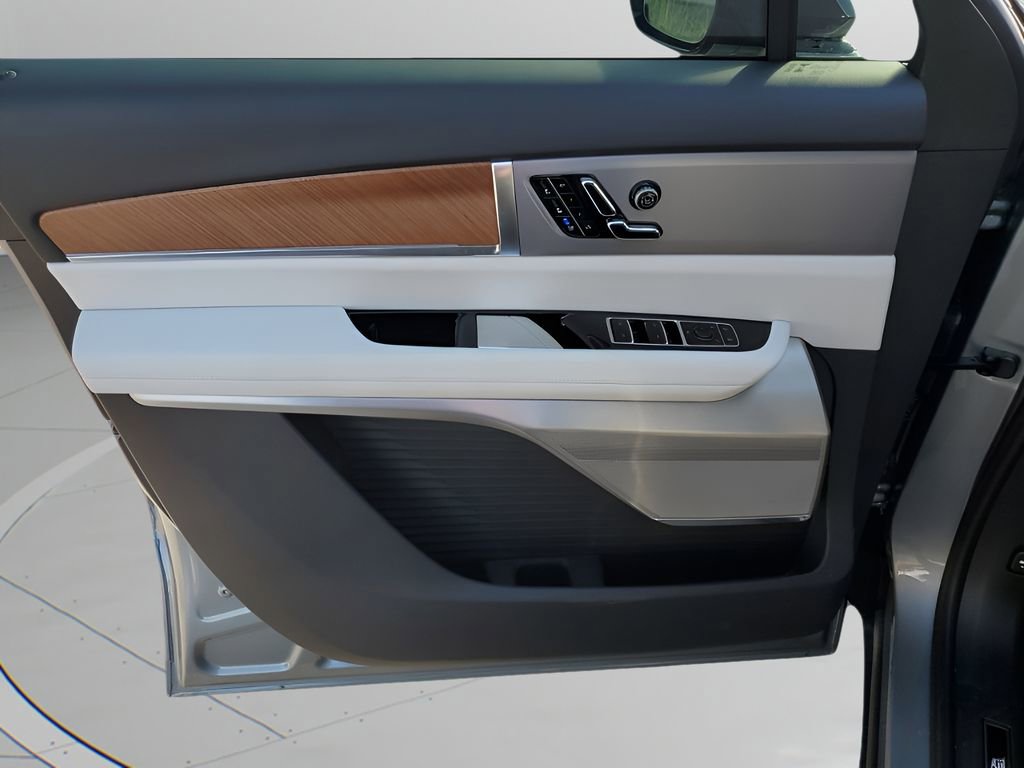 New 2026 Cadillac Vistiq Luxury w/ LPO, Floor Liner Package image 27