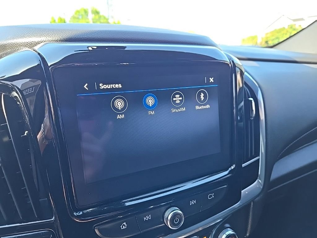 Used 2023 Chevrolet Traverse LT FWD image 29