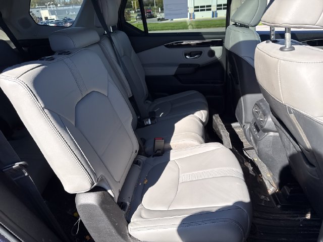 Used 2024 Honda Pilot Touring image 14
