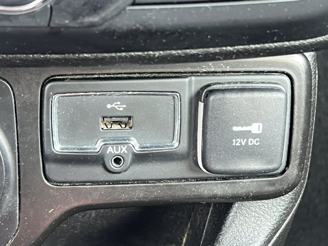 Used 2022 Jeep Renegade Trailhawk AWD/4WD image 27